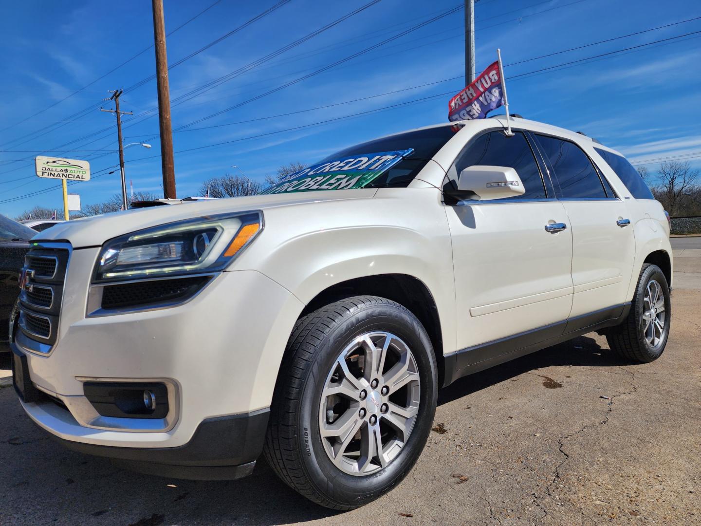 2014 DIAMOND WHITE /CAPPUCCINO GMC Acadia SLT (1GKKRRKD0EJ) , AUTO transmission, located at 2660 S.Garland Avenue, Garland, TX, 75041, (469) 298-3118, 32.885551, -96.655602 - Photo#7